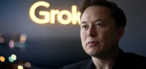 תמונה של אילון מאסק שמאחוריו כתוב בגדול GROK